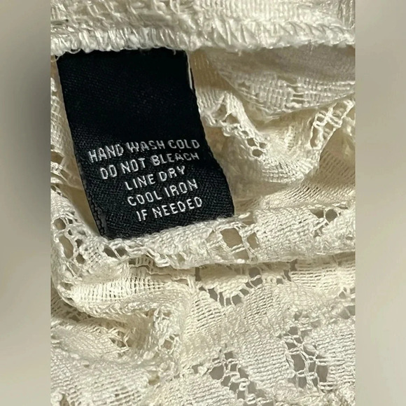 Signature Studio Lace Button-Up Top - Picture 7 of 7